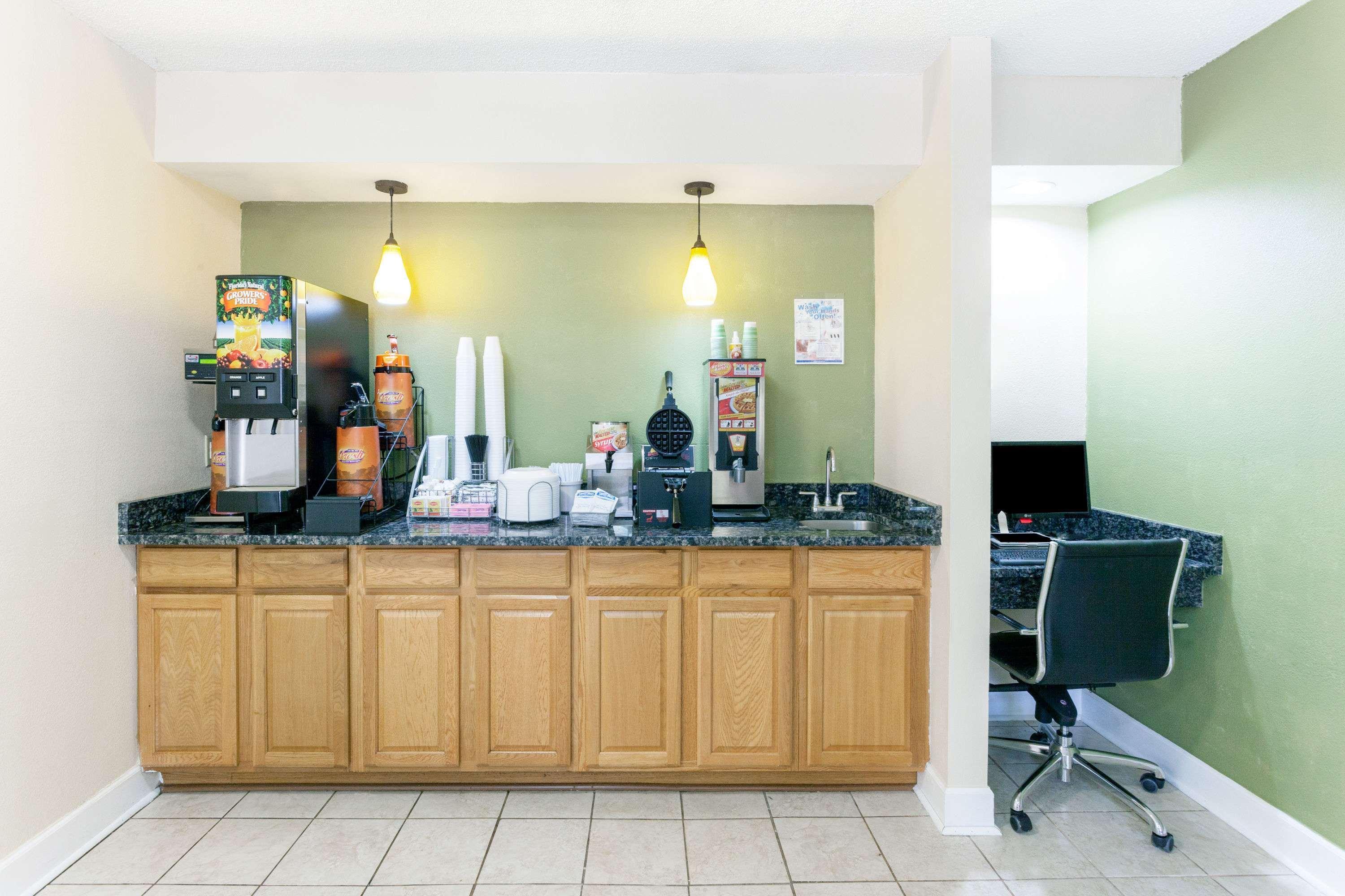 Super 8 By Wyndham Decatur/Dntn/Atlanta Area Ξενοδοχείο Εξωτερικό φωτογραφία